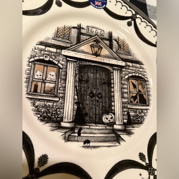 NWT ROYAL STAFFORD HALLOWEEN PLATE. - Picture 2 of 6